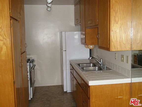 4th image of 1166 Amherst Ave APT 7
