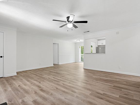 5th image of 106 Sterling Ct