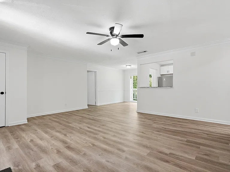 106 Sterling Ct — Photo 5