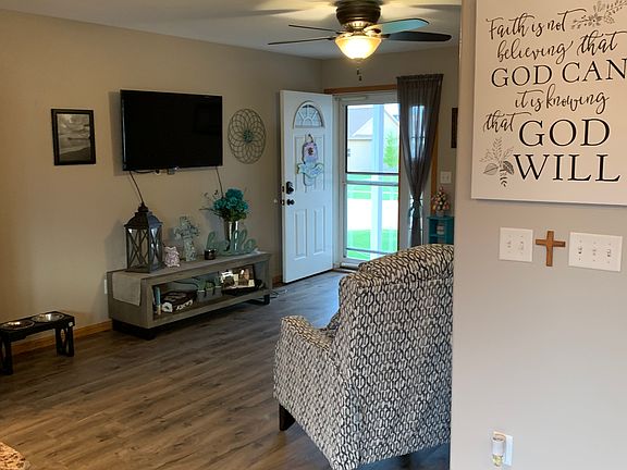2nd image of 1113 Amelia Dr #4