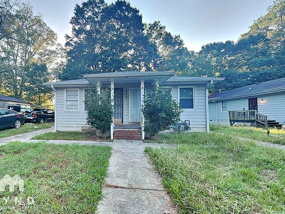 605 Cedar Ave NW #A