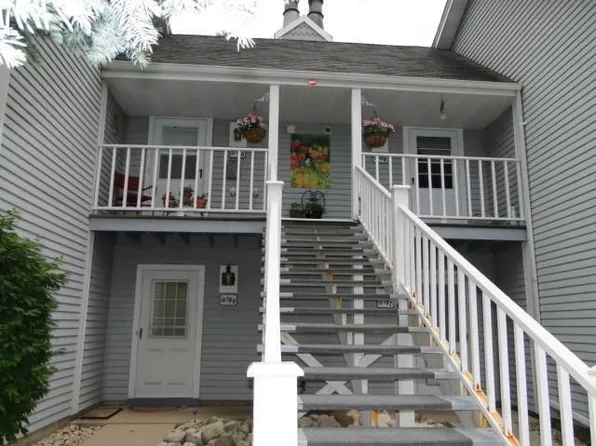 300 Foxwood Dr, Waterford, WI 53185