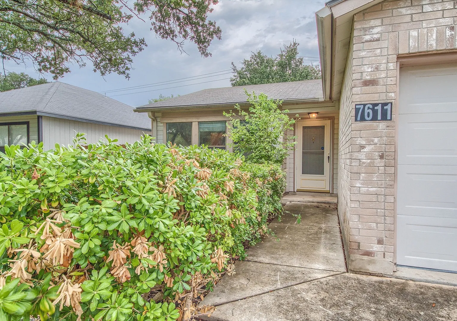 *Coming Soon* 2-Bedroom Home With Spacious Fenced Backyard & Garage! — Photo 2