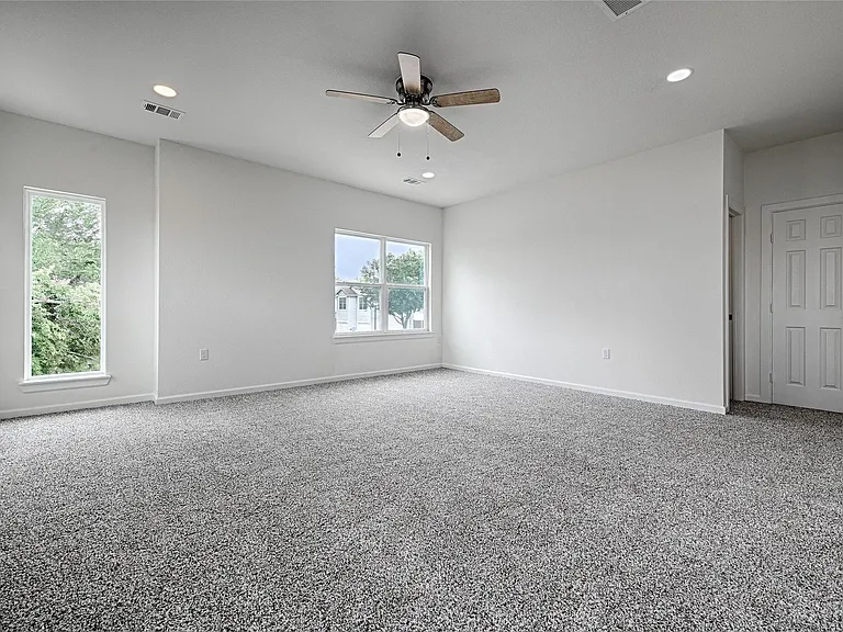 230 Heritage Ct — Photo 7