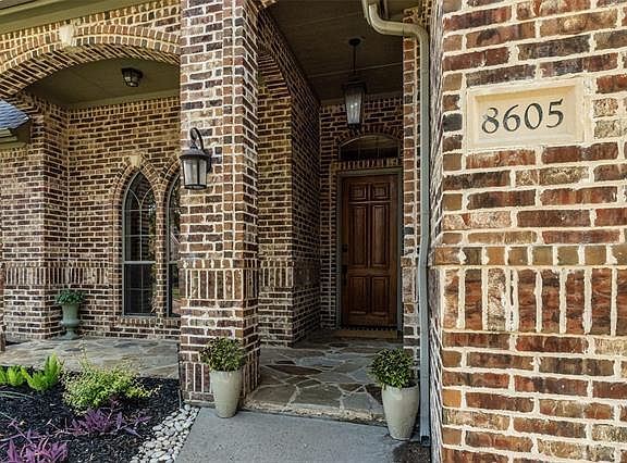 3rd image of 8605 Foxwood Dr