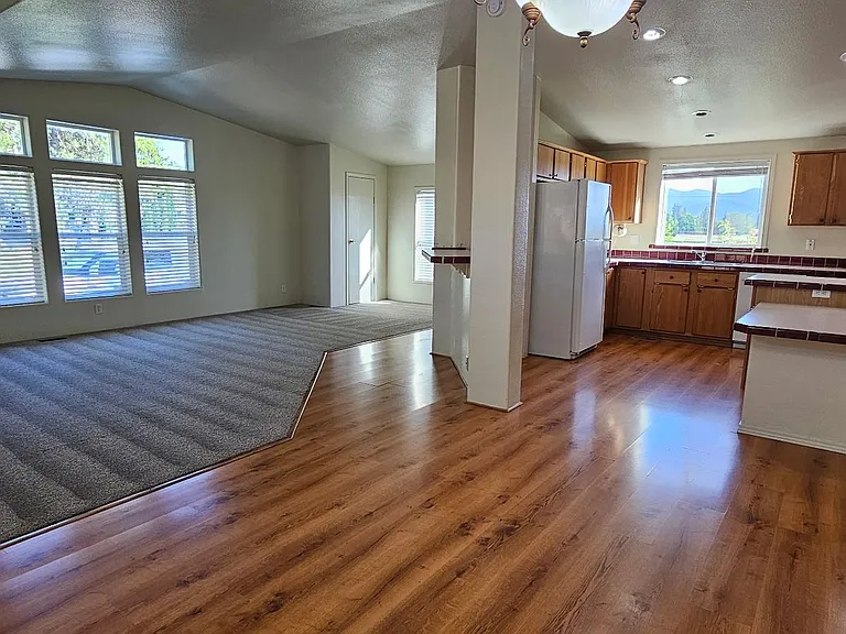 3312 Upper River Rd — Photo 3