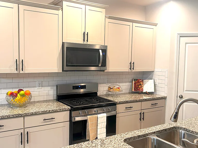 828 Royal Red Ct — Photo 12