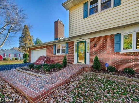 4th image of 905 Clearwater Dr