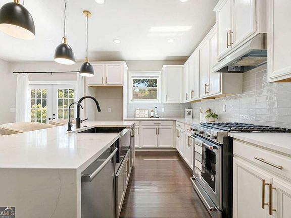 5th image of 2049 Lakeview Bend Way