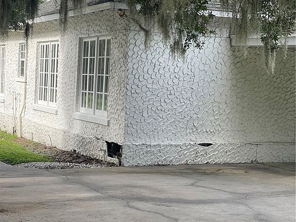 3rd image of 908 W Main St