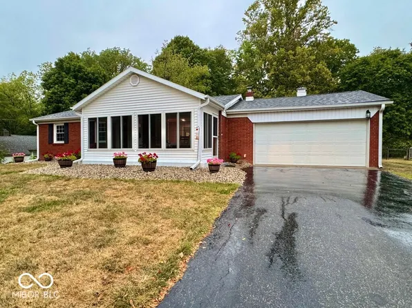 708 N Fairoaks Dr, New Castle, IN 47362
