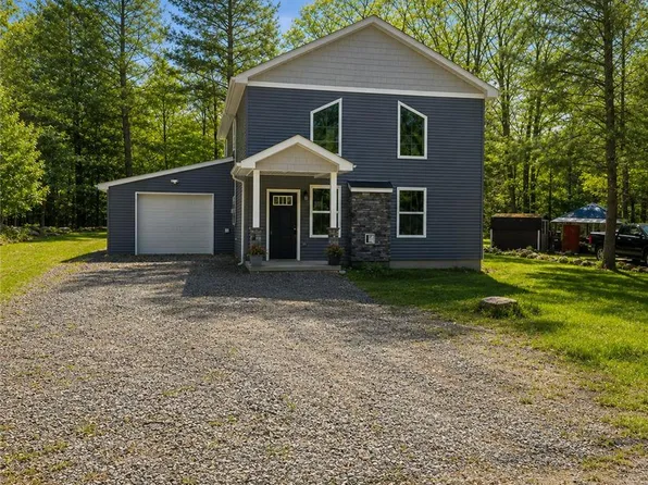 1073 Westside Dr, Newfoundland, PA 18445