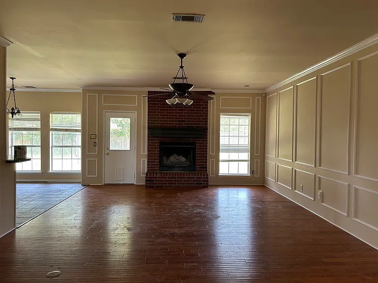 2661 FM 35 — Photo 4