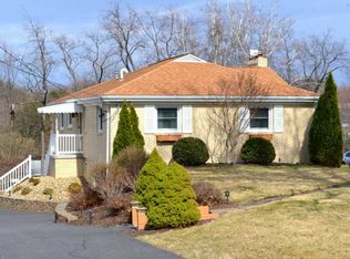 239 Springer Dr, Coraopolis, PA 15108