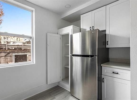 3rd image of 2021 Saint Charles Ave #2B
