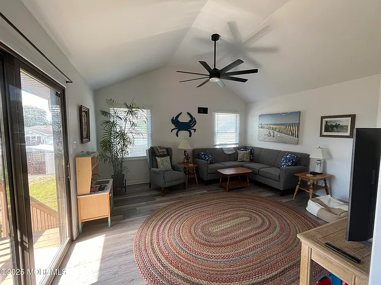 103 Chicago Ave — Photo 6