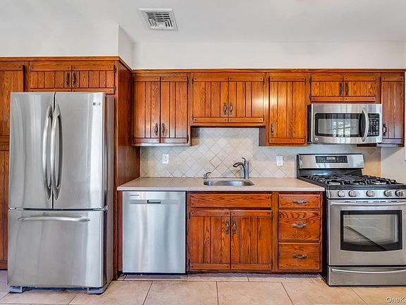 5th image of 13 Fruitwood Lane