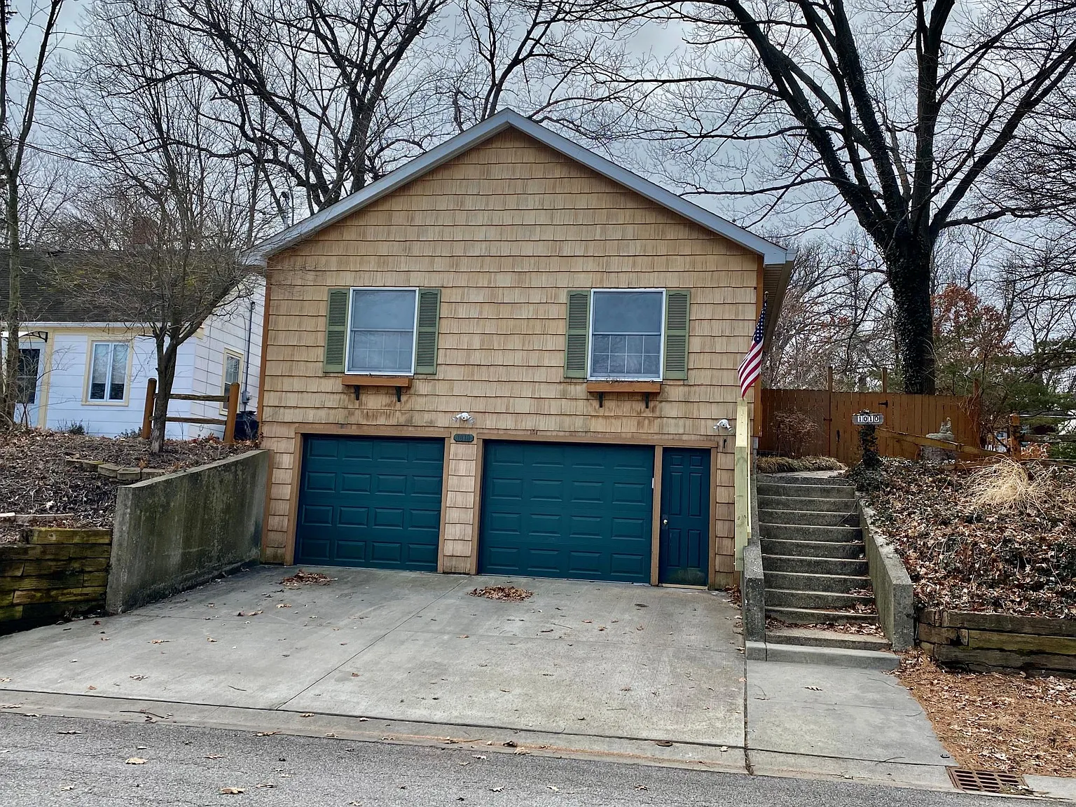 1010 Randle St photo 1