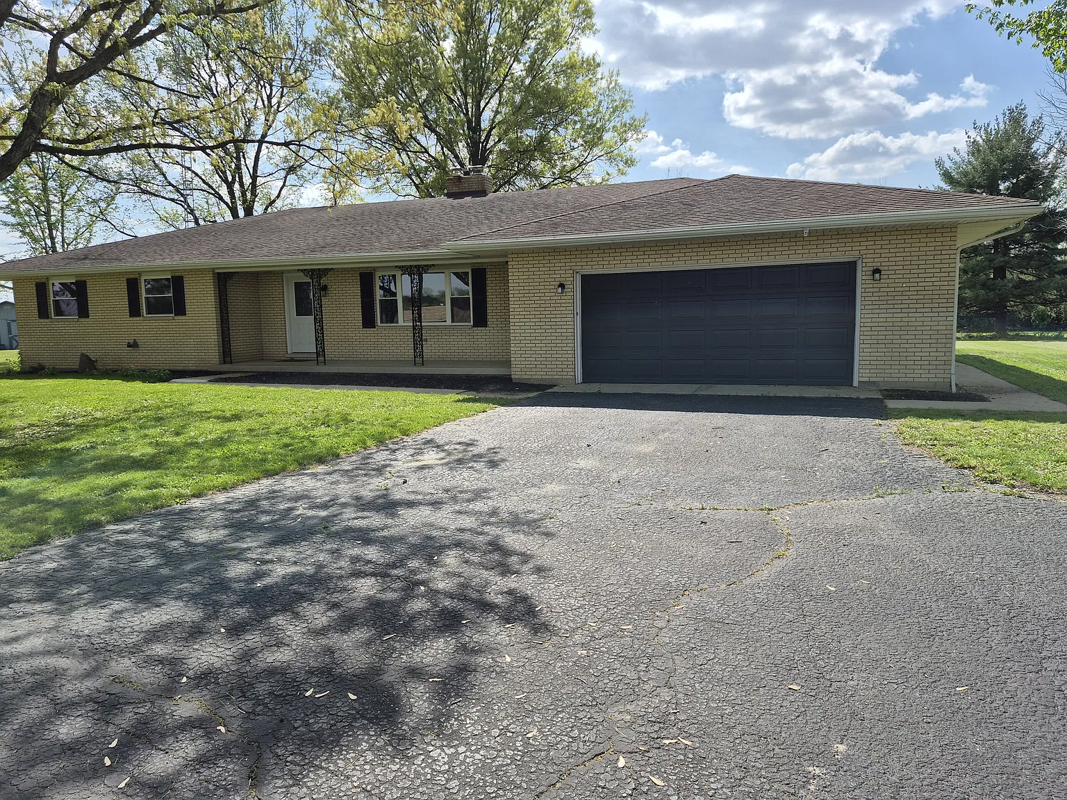 3 bed, 2.5 bath, 1783 sqft, $1,925 — Photo 2