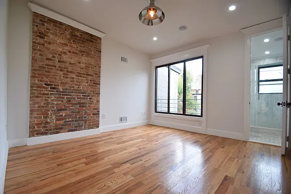 Rented by Urban Realty NYC | media 4