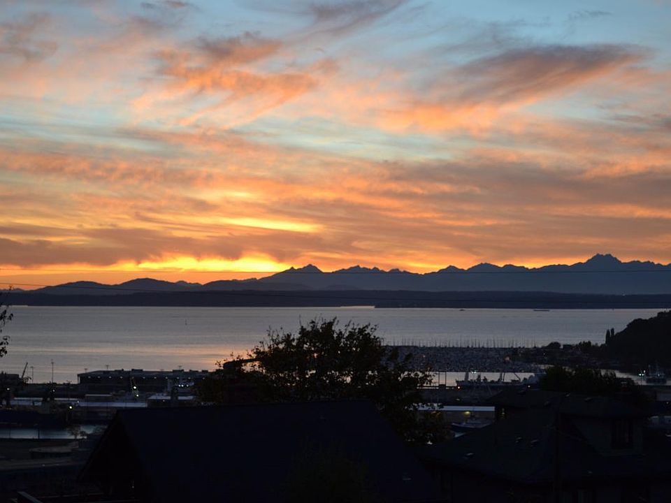 Queen Anne VIEW condo