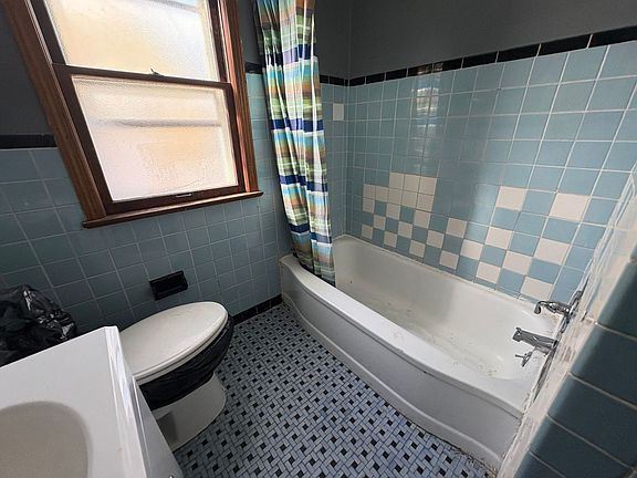3rd image of 16914 Maple Heights Blvd