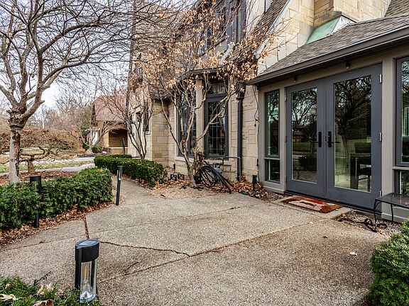 3rd image of 5733 Carrollton Ave