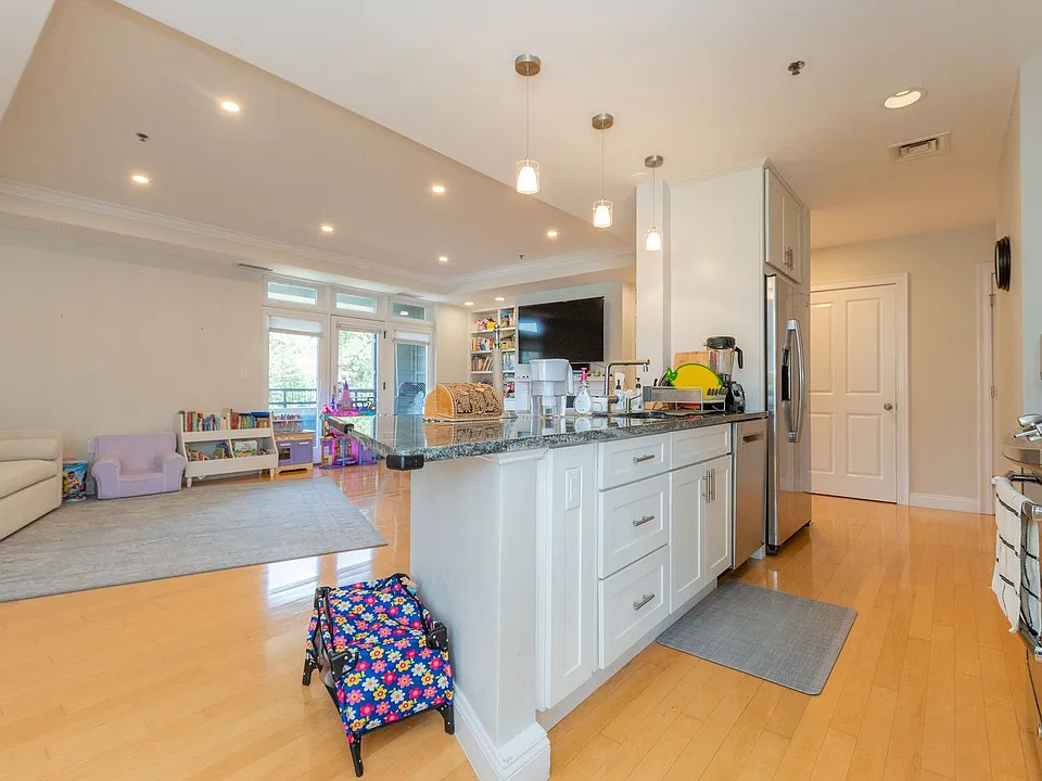 1602 Beacon St #403
