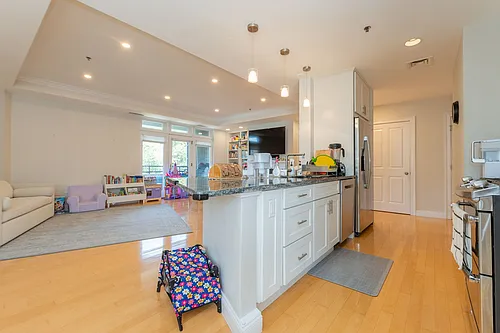 1602 Beacon St #403 Photo 1