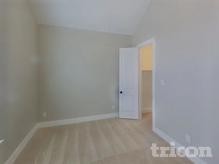 1008 Faringdon Dr — Photo 15