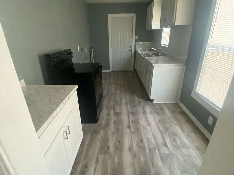 2310 W 25th Ave — Photo 4
