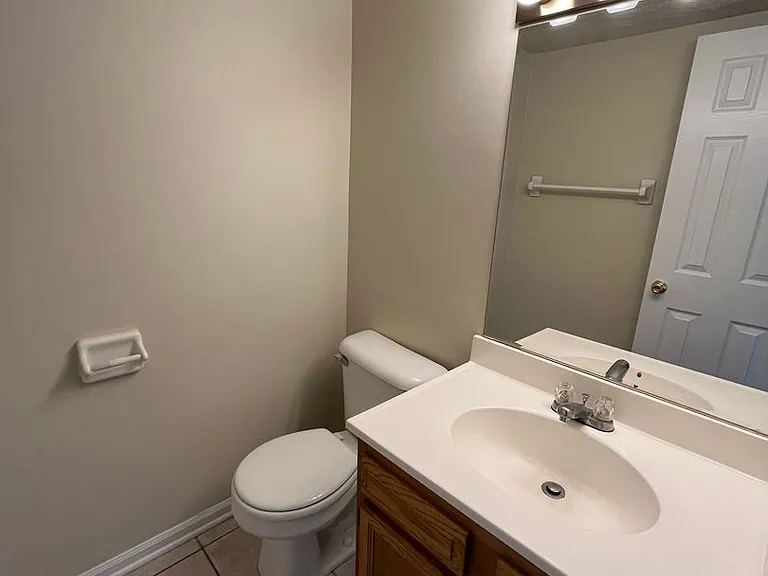 450 E Norwich Ave — Photo 5