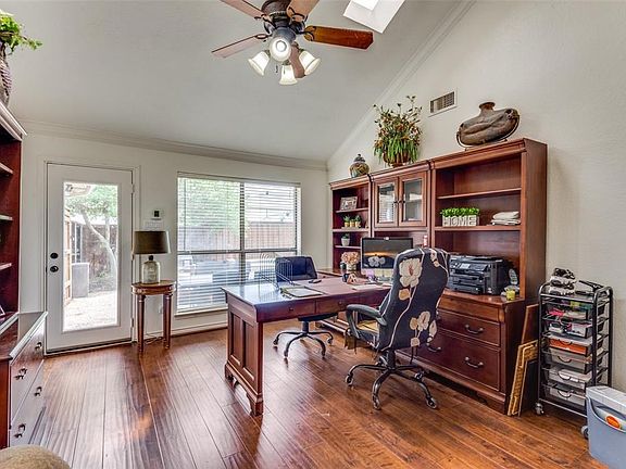 5th image of 3840 Parkmont Dr