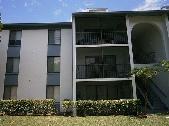 4th image of 1008 Green Pine Blvd APT C2