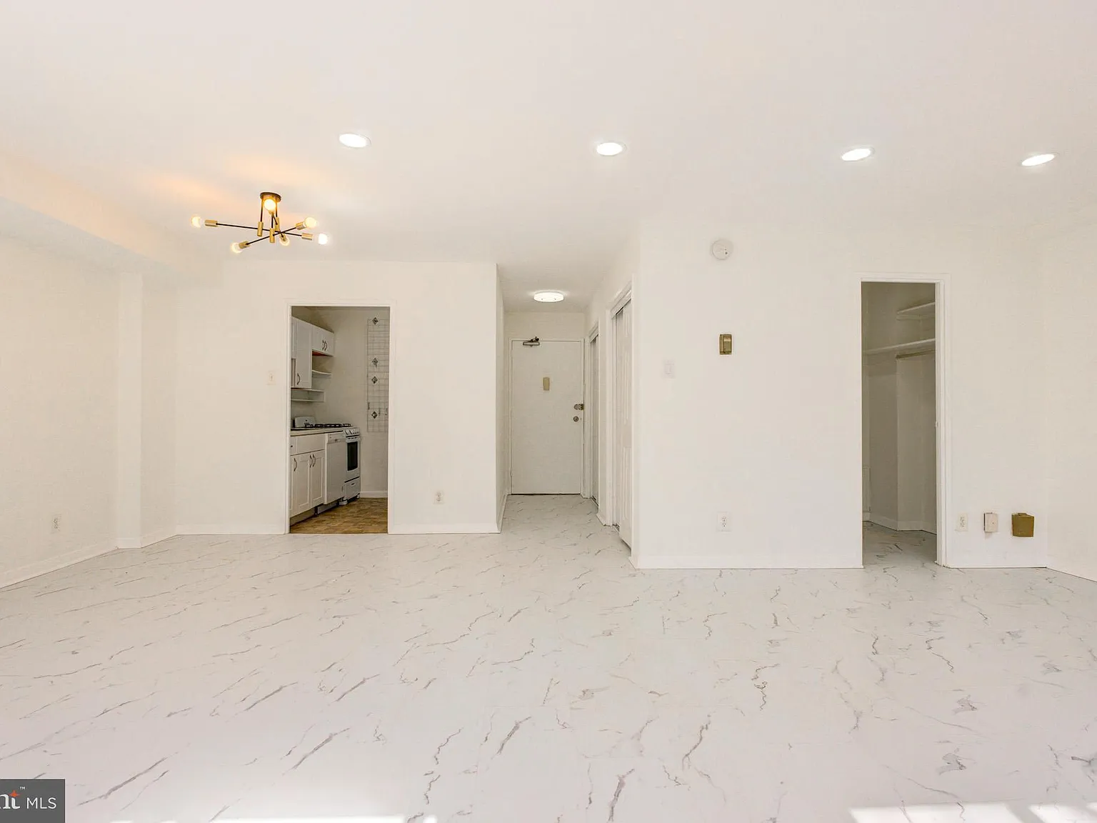 Studio, 577 sqft, $1,600 — Photo 4