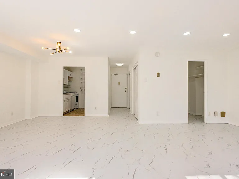 1900 Lyttonsville Rd #110 — Photo 4