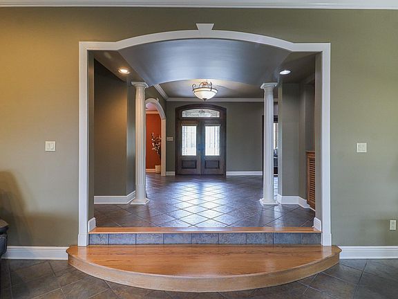 5th image of 401 Huntcliff Dr