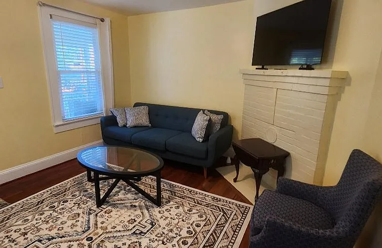 705 W Markham Ave #B — Photo 4