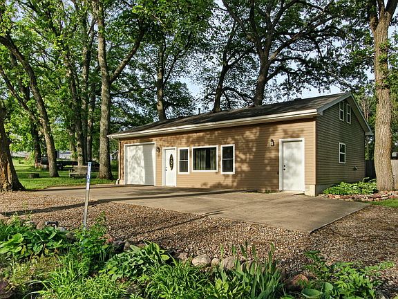 3rd image of 25771 Martin Dr