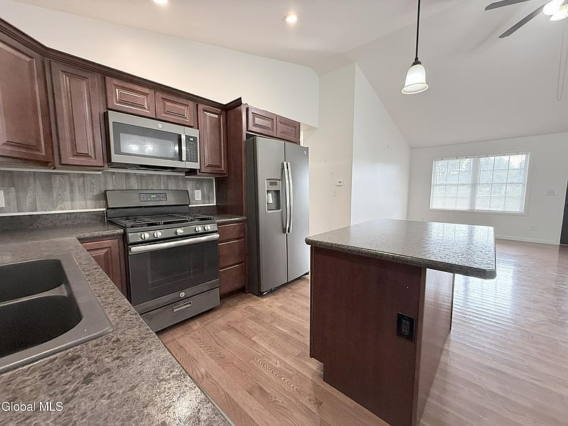 4th image of 23 Quarry Circle Way