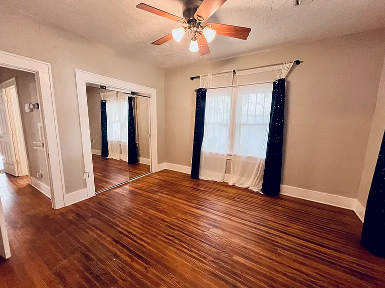 205 S Flood Ave — Photo 8