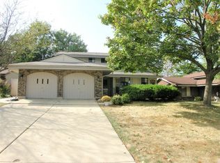 144 Cambridge Ln, Bloomingdale, IL 60108