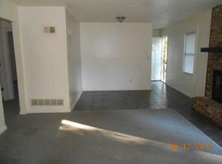 10904 NW Crooked Rd, Kansas City, MO 64152