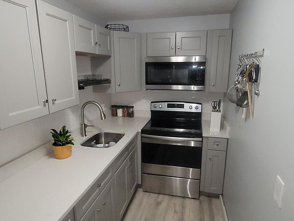 3rd image of 17 Silvestri Cir Unit 20