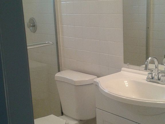 4th image of 1231 Woodland Ave #4