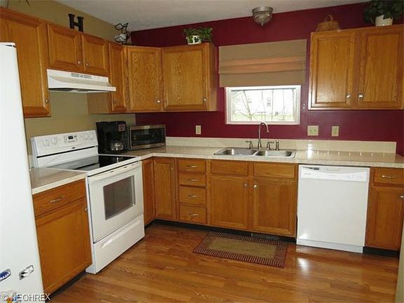 4th image of 340 Waverly Ave