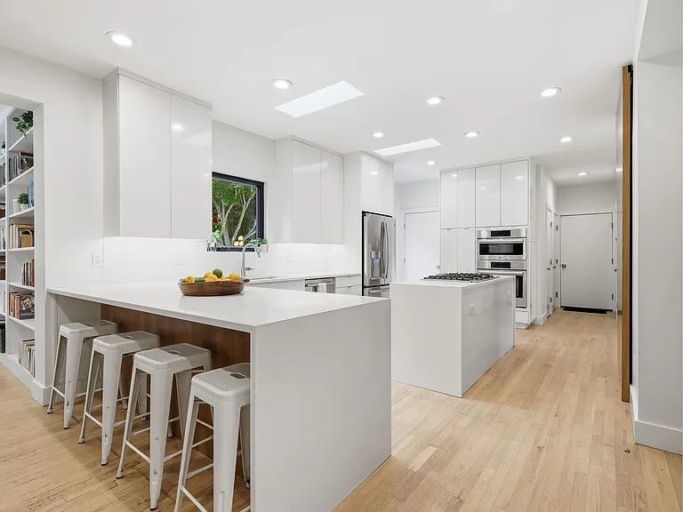 101 Pearson St — Photo 12