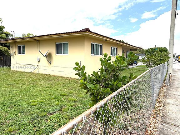 5th image of 3900 SW 67th Ave