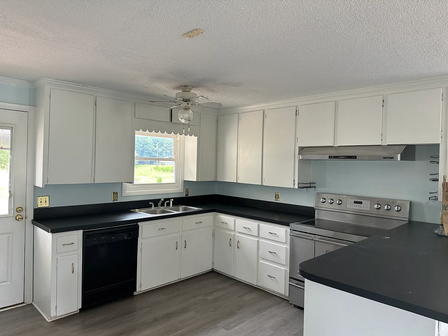 3 bed, 1500 sqft, $2,250 — Photo 4
