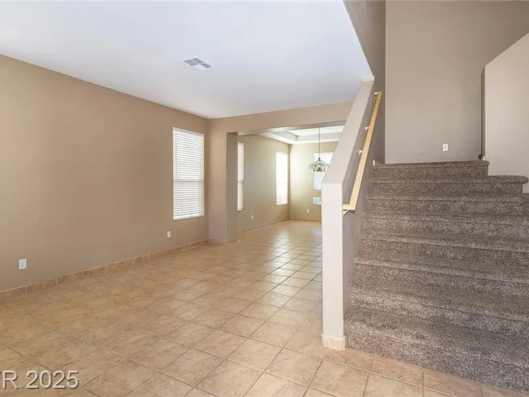 2121 Whitebirch Ln — Photo 6